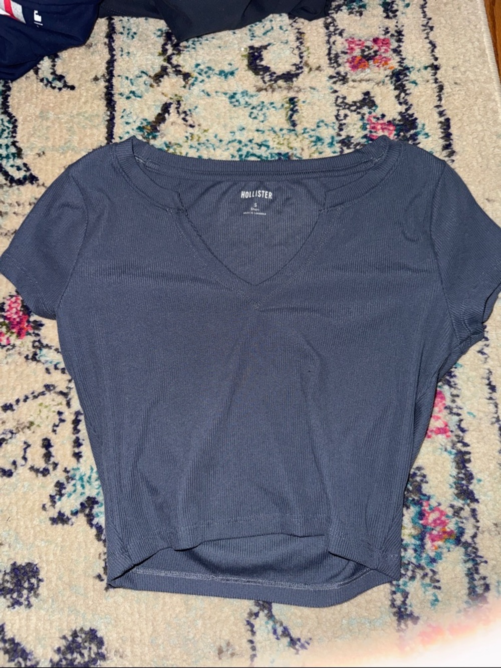 Hollister Women's blue Short Sleeve V-Neck Top size small